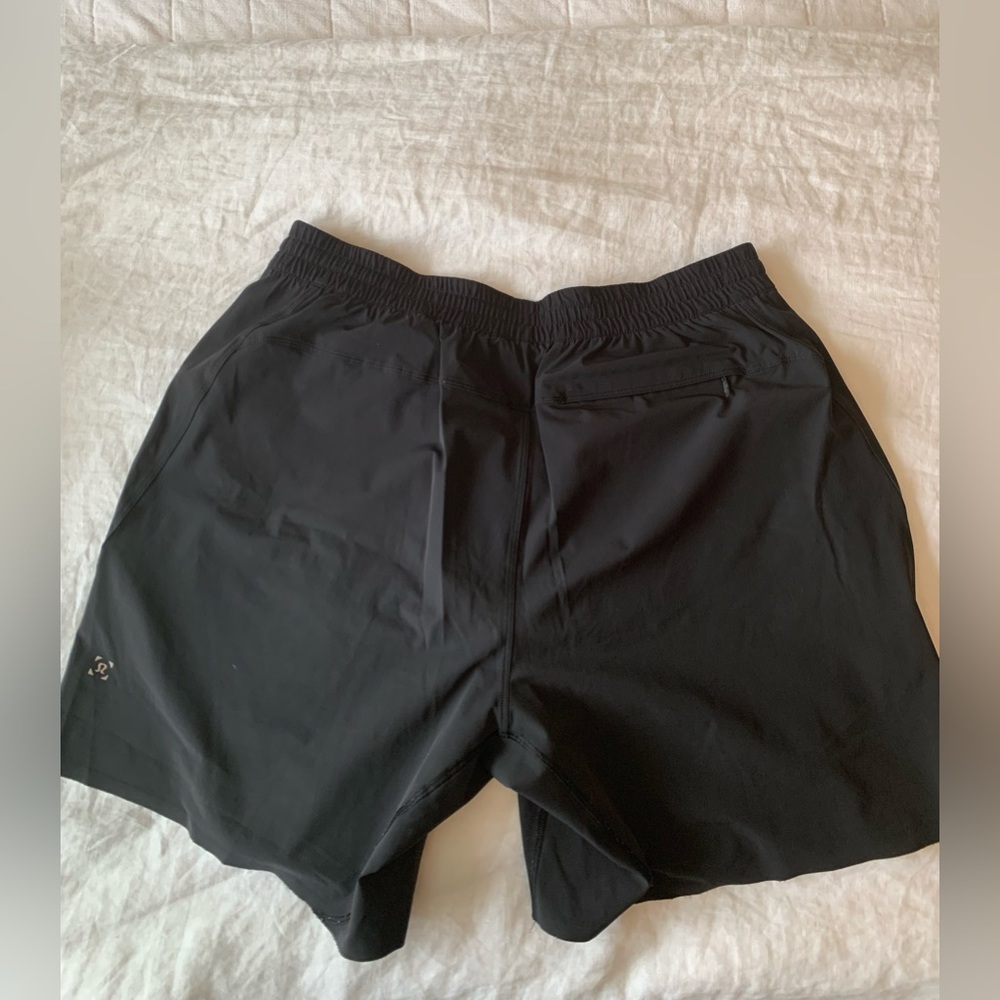 Men’s Lululemon Black Hybrid Athletic Shorts